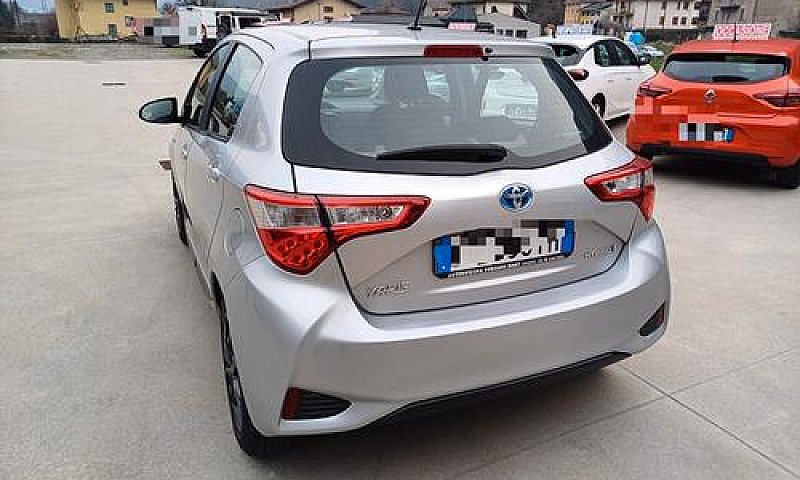 Toyota Yaris 1.5 Hyb...
