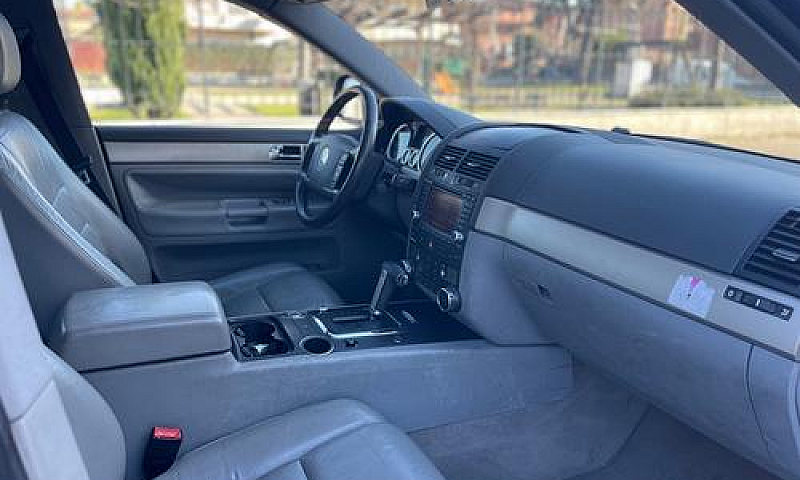 Volkswagen Touareg 2...