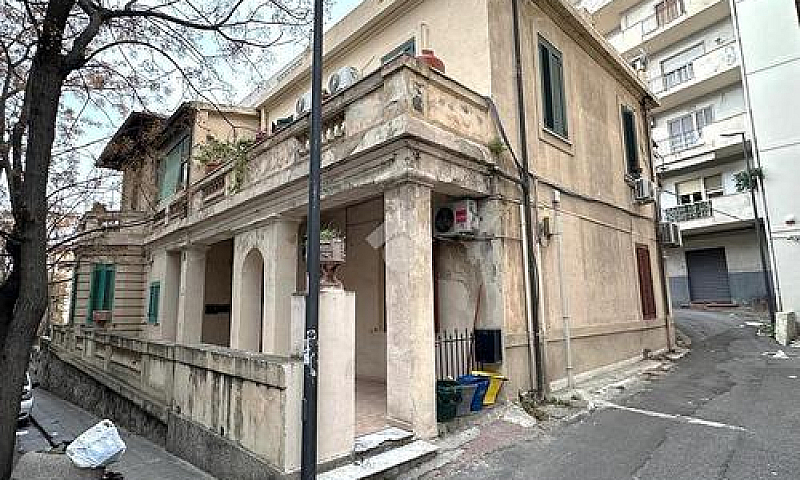 5 Locali A Reggio Di...