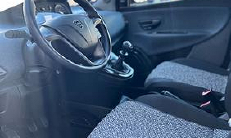 Lancia Ypsilon 1.2 6...