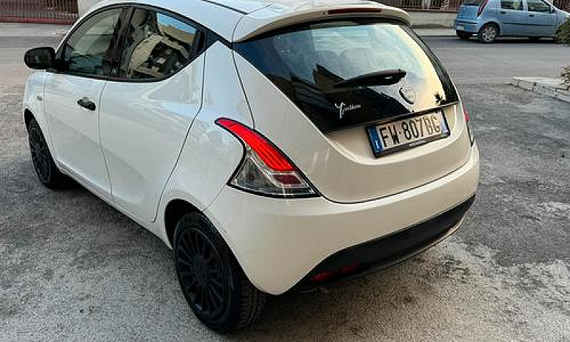 Lancia Ypsilon 1.2 B...