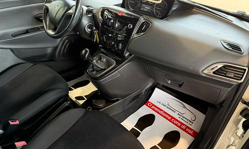 Lancia Ypsilon 1.3 M...