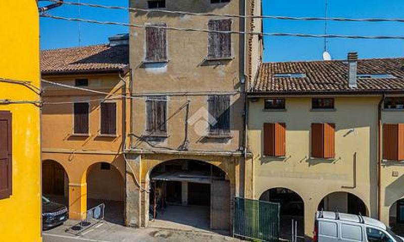 3 Locali A Castelnov...