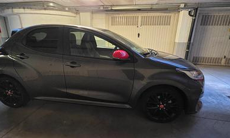 Toyota Yaris Hybrid...