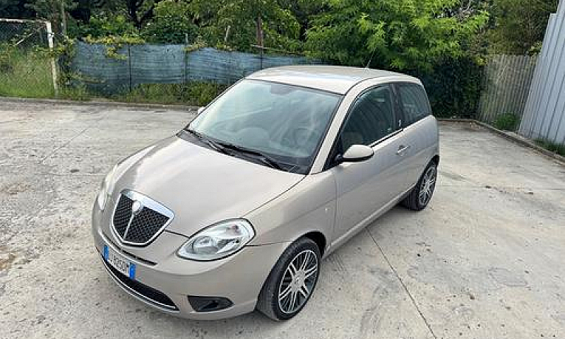 Lancia Ypsilon 1.3 M...