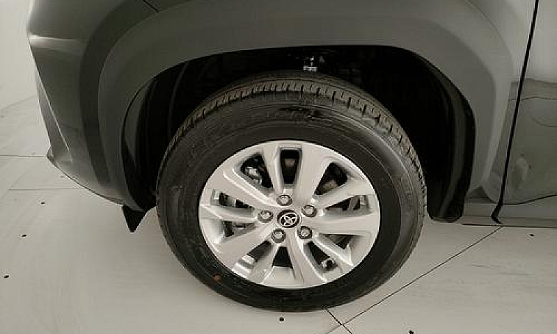Toyota Yaris Cross 1...
