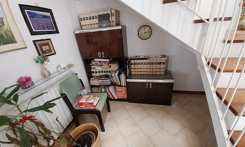 Casa Indipendente Su...