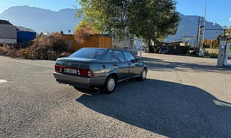Alfa Romeo 75 1.6...