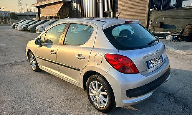Peugeot 207 1.4 Hdi ...