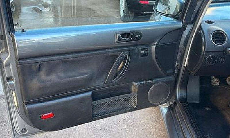 Volkswagen New Beetl...