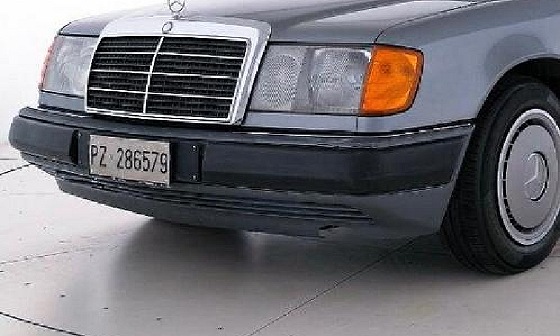 Mercedes-Benz E200 W...
