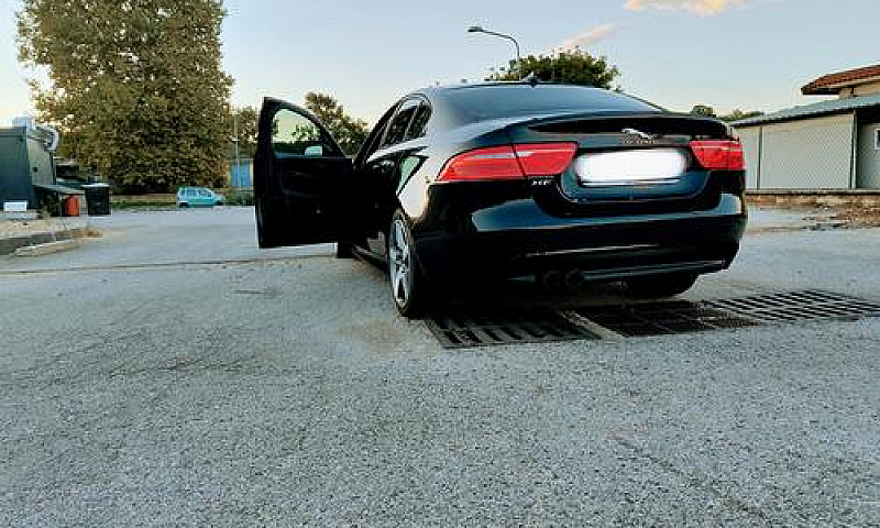 Jaguar Xe R-Sport...