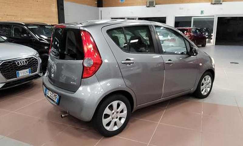 Opel Agila 1.2 16V 8...