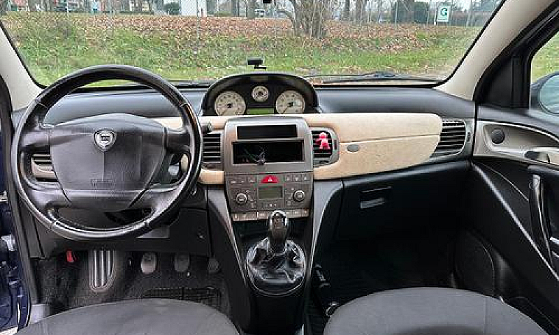 Lancia Ypsilon...