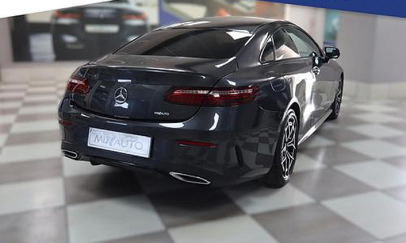 Mercedes E 220 Coupe...