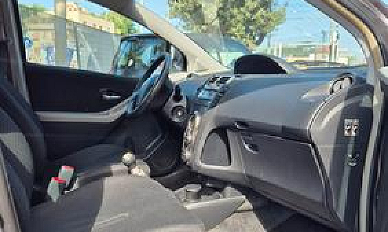 Toyota Yaris 1.0 5 P...