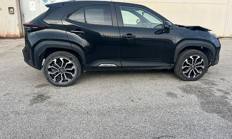 Toyota Yaris Cross 1...