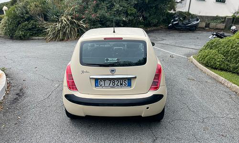 Lancia Y Ypsilon Uni...