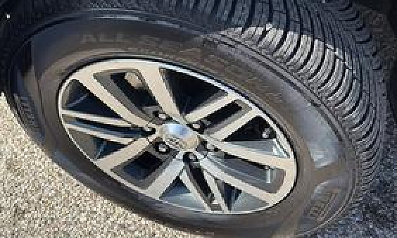 Toyota Hilux 2.4 D-4...