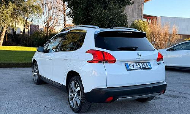 Peugeot 2008 1.6 E-H...