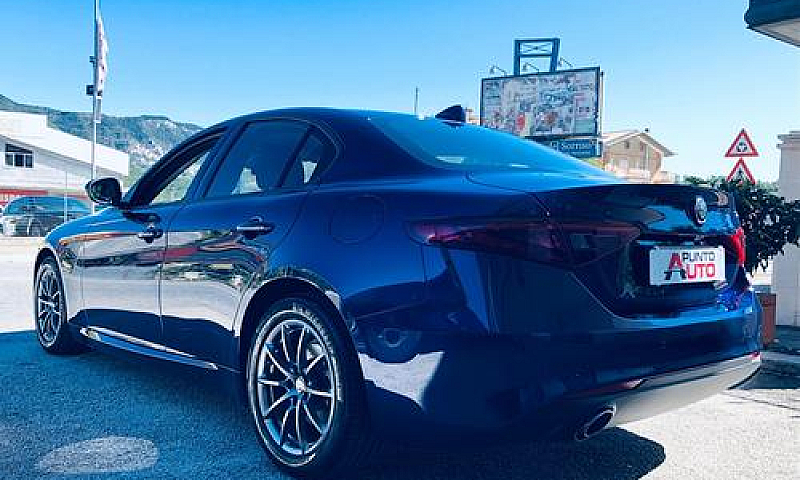 Alfa Romeo Giulia Re...
