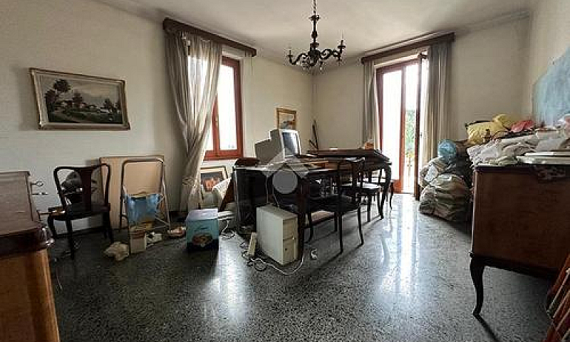 5 Locali A La Spezia...