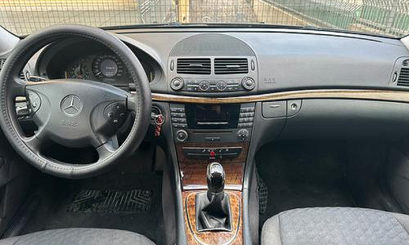 Mercedes-Benz E 220 ...