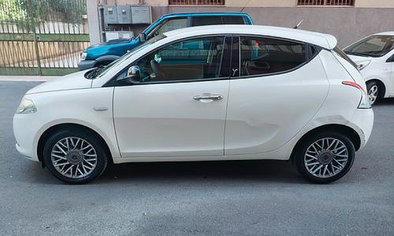 Lancia Ypsilon 1.2 B...