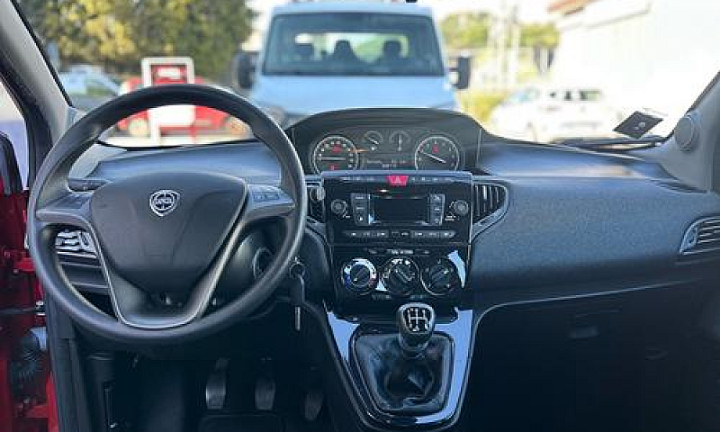 Lancia Ypsilon 1.2 6...