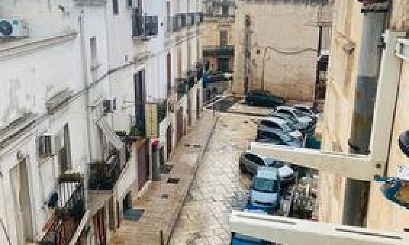 Triggiano- Via Cesar...