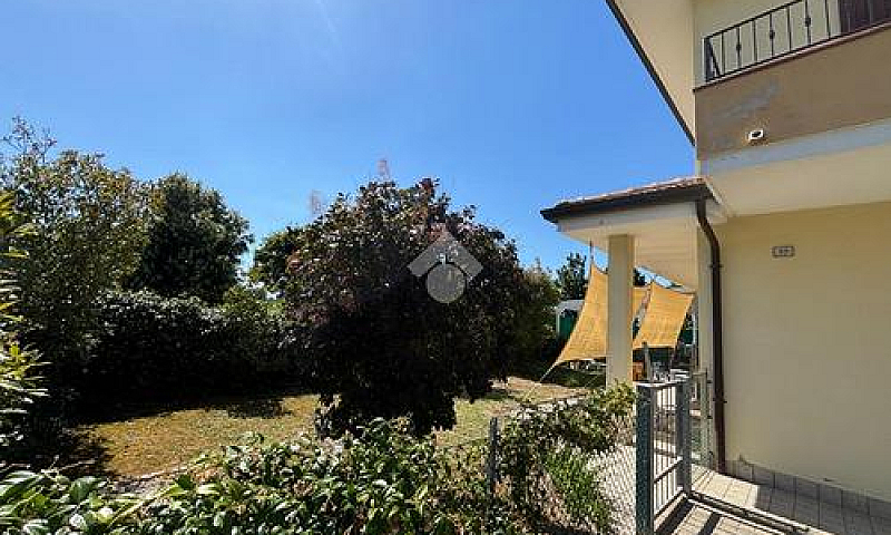 4 Locali A Russi...