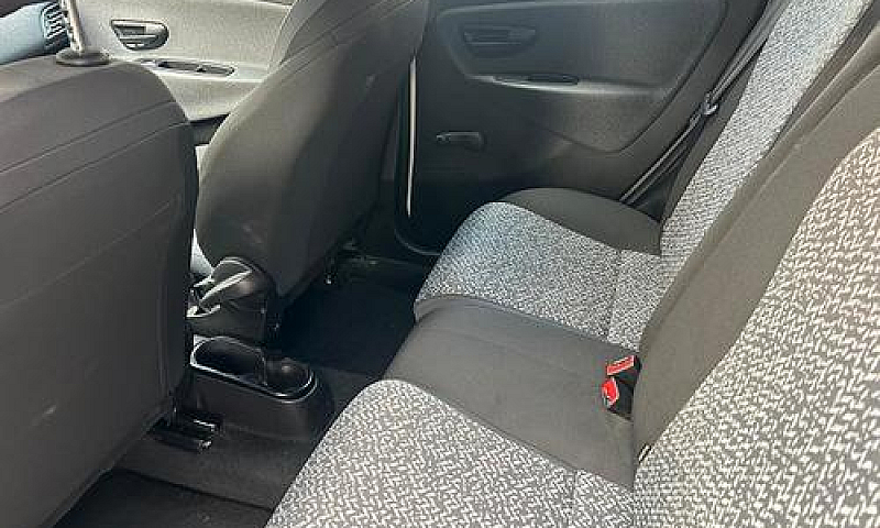 Lancia Ypsilon 1.2 6...