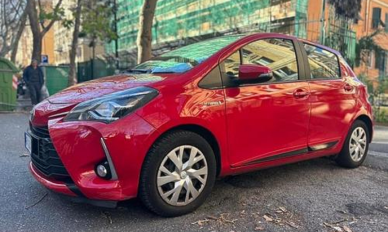 Toyota Yaris Hybrid ...