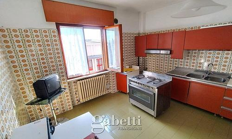 Appartamento Con Tre...