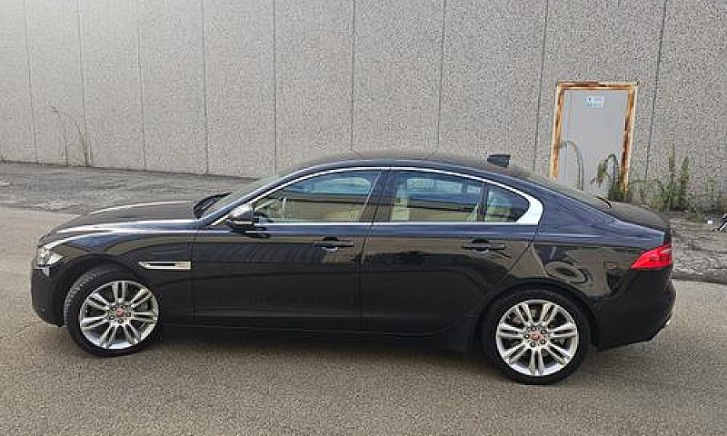Jaguar Xe 2.0D Awd...