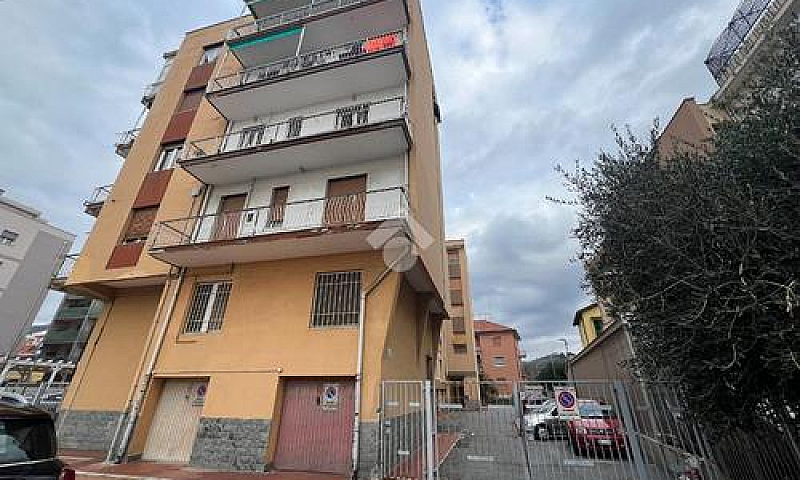 4 Locali A Albisola ...
