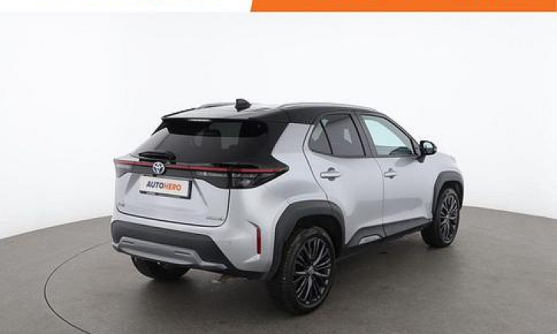 Toyota Yaris Cross W...