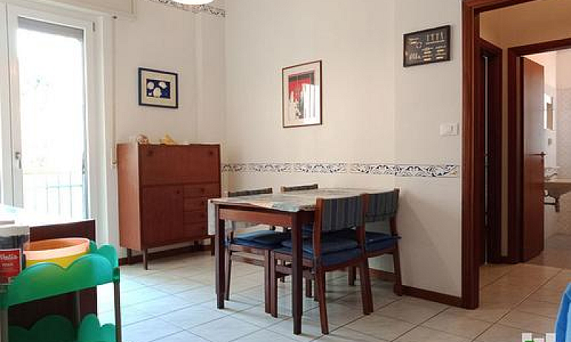Luglio Con 6 Posti L...