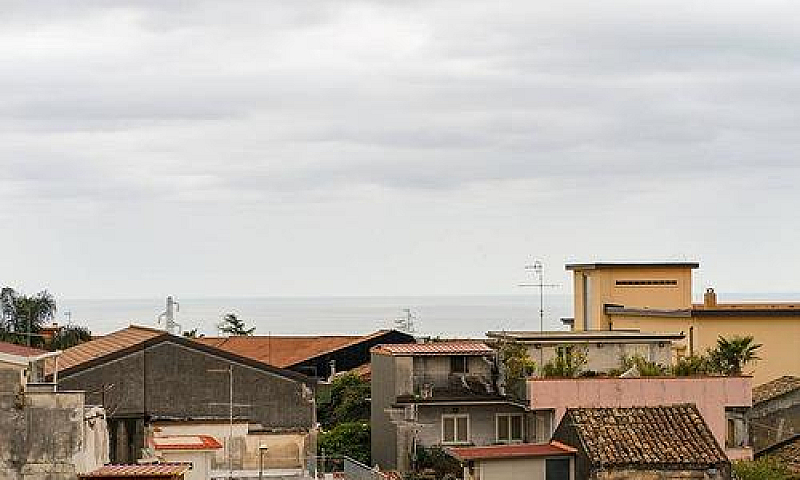 Palazzetto Con Terra...