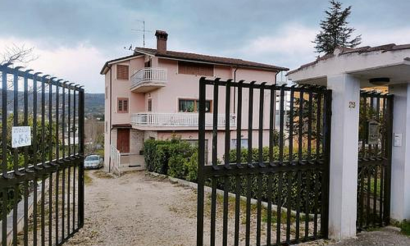 Appartamento Con Gia...