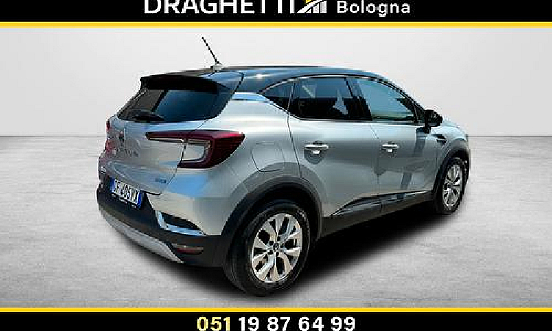 Renault Captur Plug-...