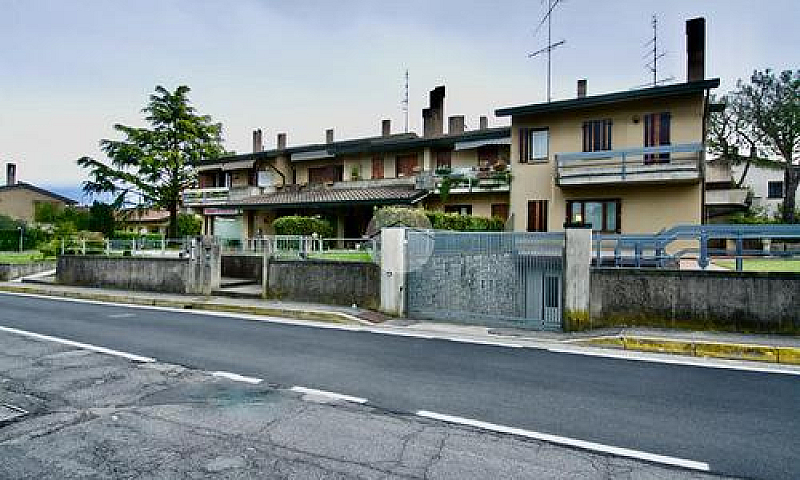 3 Locali A Desenzano...