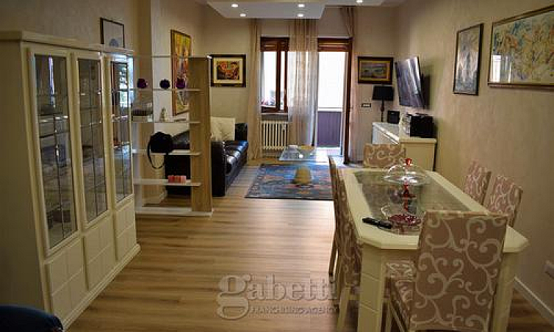 Appartamento Con Tre...