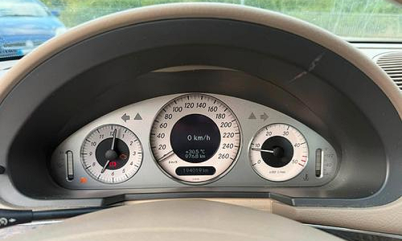 Mercedes-Benz E 220 ...