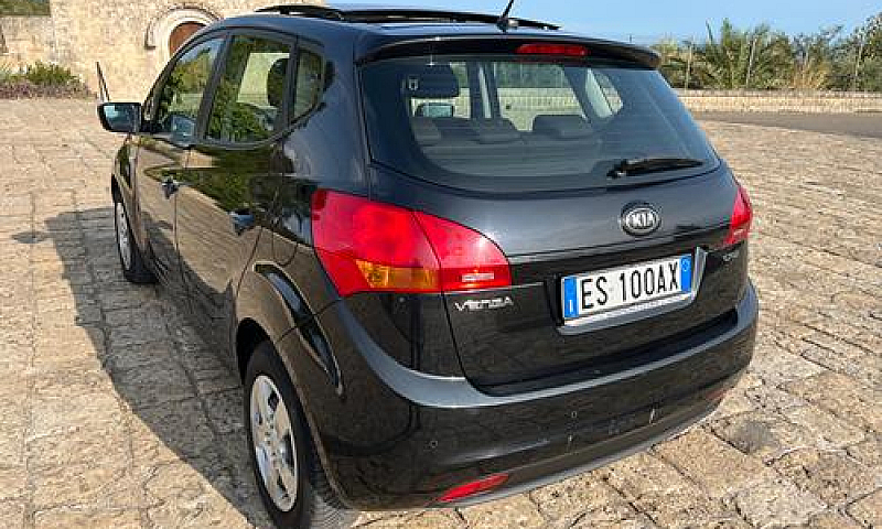 Kia Venga 1.4 Crdi 9...