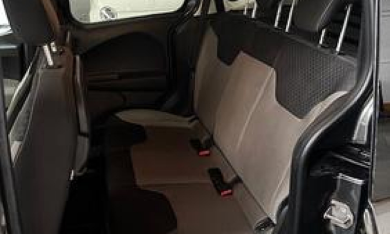 Ford Tourneo Courier...