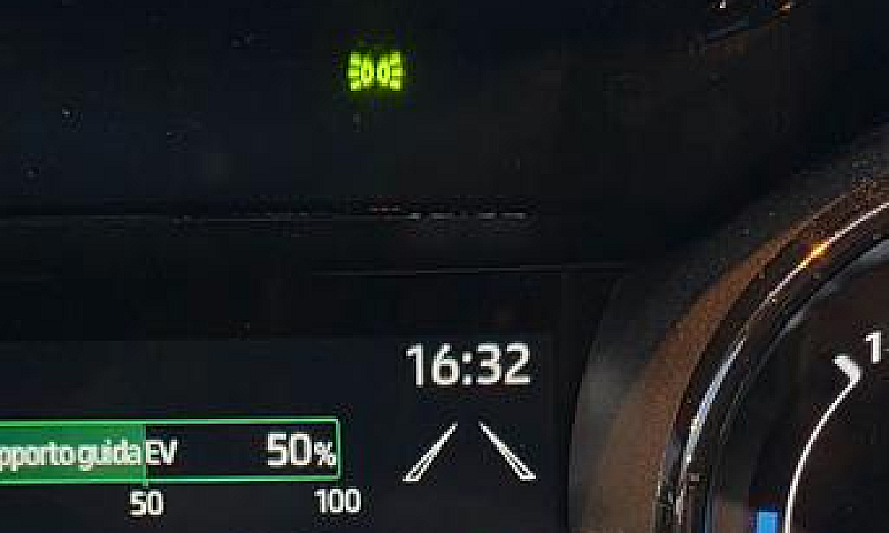 Toyota Yaris Hybrid...