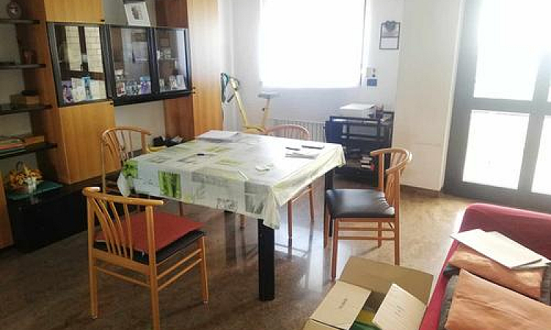 Appartamento Con Box...
