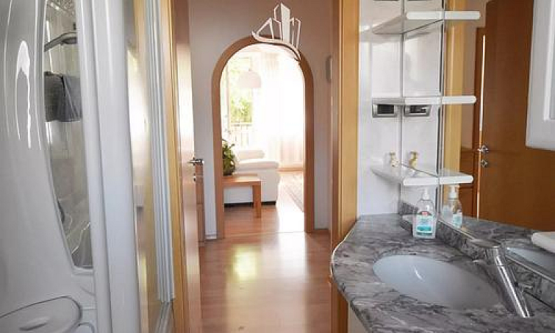 Via Villa: Trilocale...