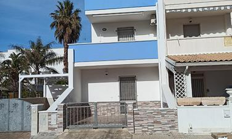 House A Pochi Passi ...